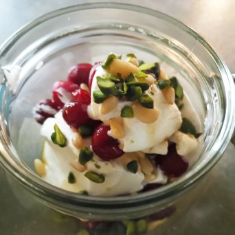 Quark mit Sauerkirschen