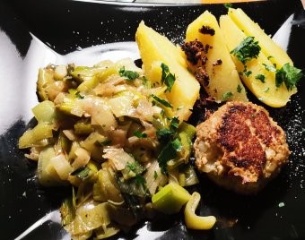 Klöpschen mit Porreegemüse und Kartoffeln
