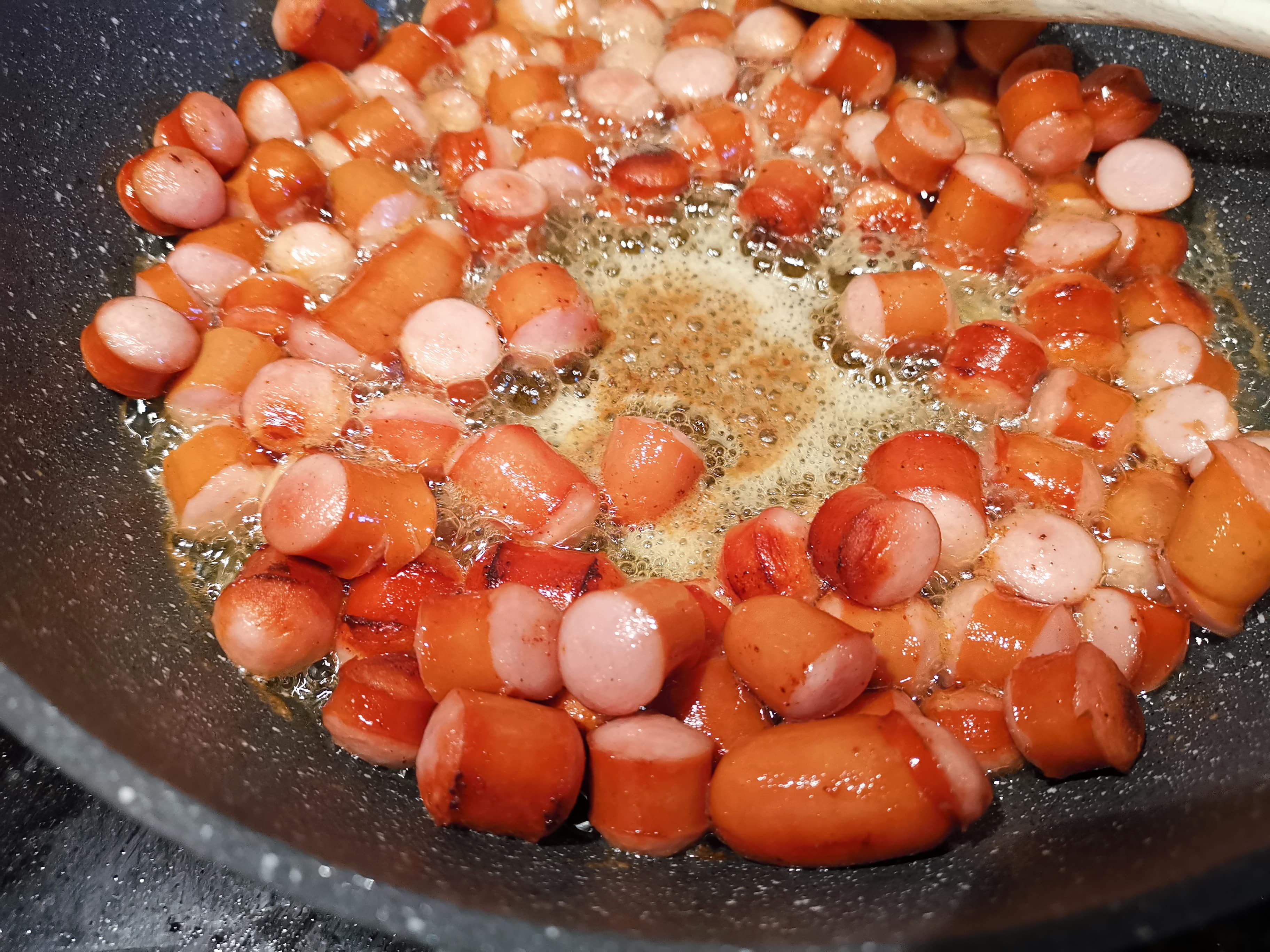 Würstchen-braten-Karla-Gast Würstchen braten