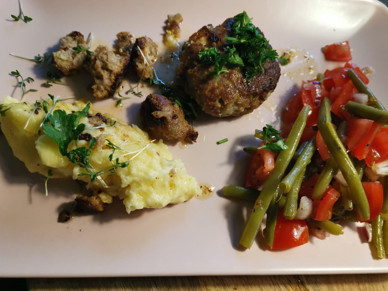 Klöpschen-mit-Tomaten-und-Bohnensalat-Rezept-Karla-Gast Klöpschen mit Tomaten-Bohnensalat