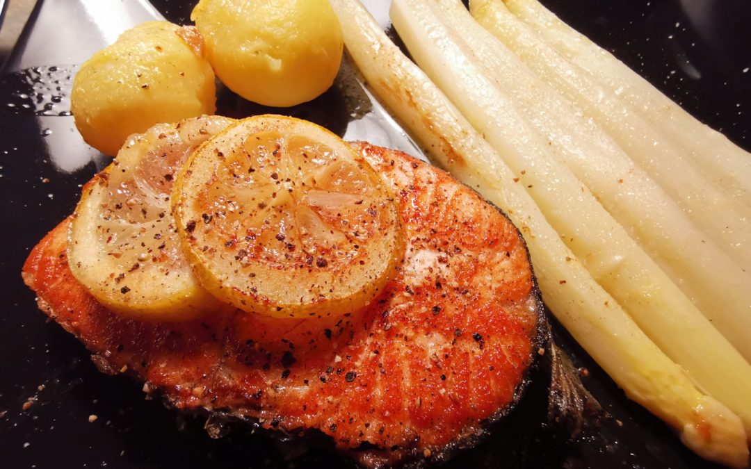 Spargel mit Lachssteak