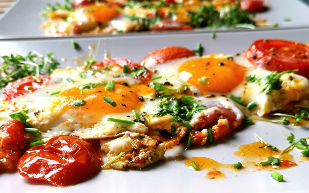 Spiegelei mit gebratenen Tomaten