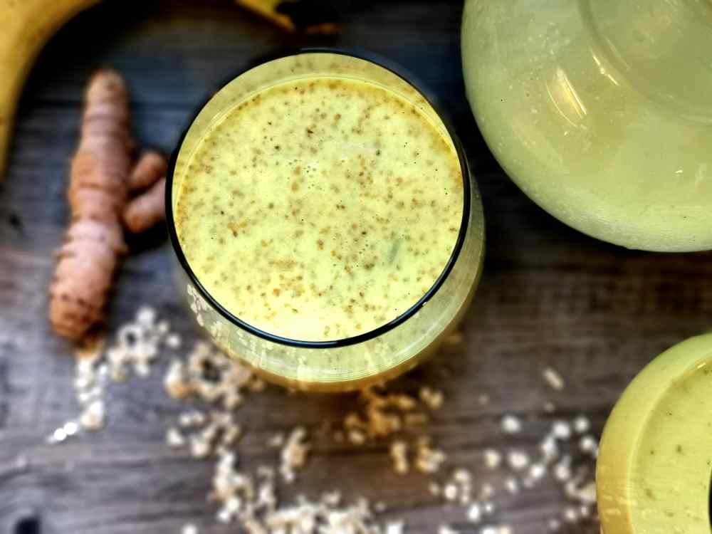 Goldene-Milch-mit-frischem-Kurkuma-Rezept-Karla-Gast Goldene Milch mit frischem Kurkuma und selbst gemachter Hafermilch