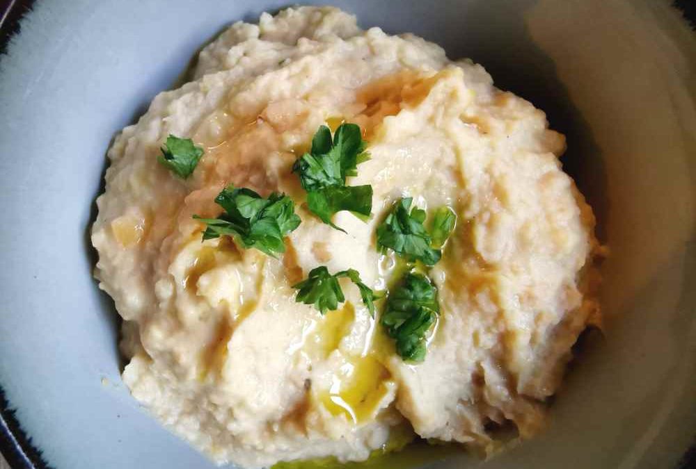 Hummus aus Kichererbsen und Mandelmus