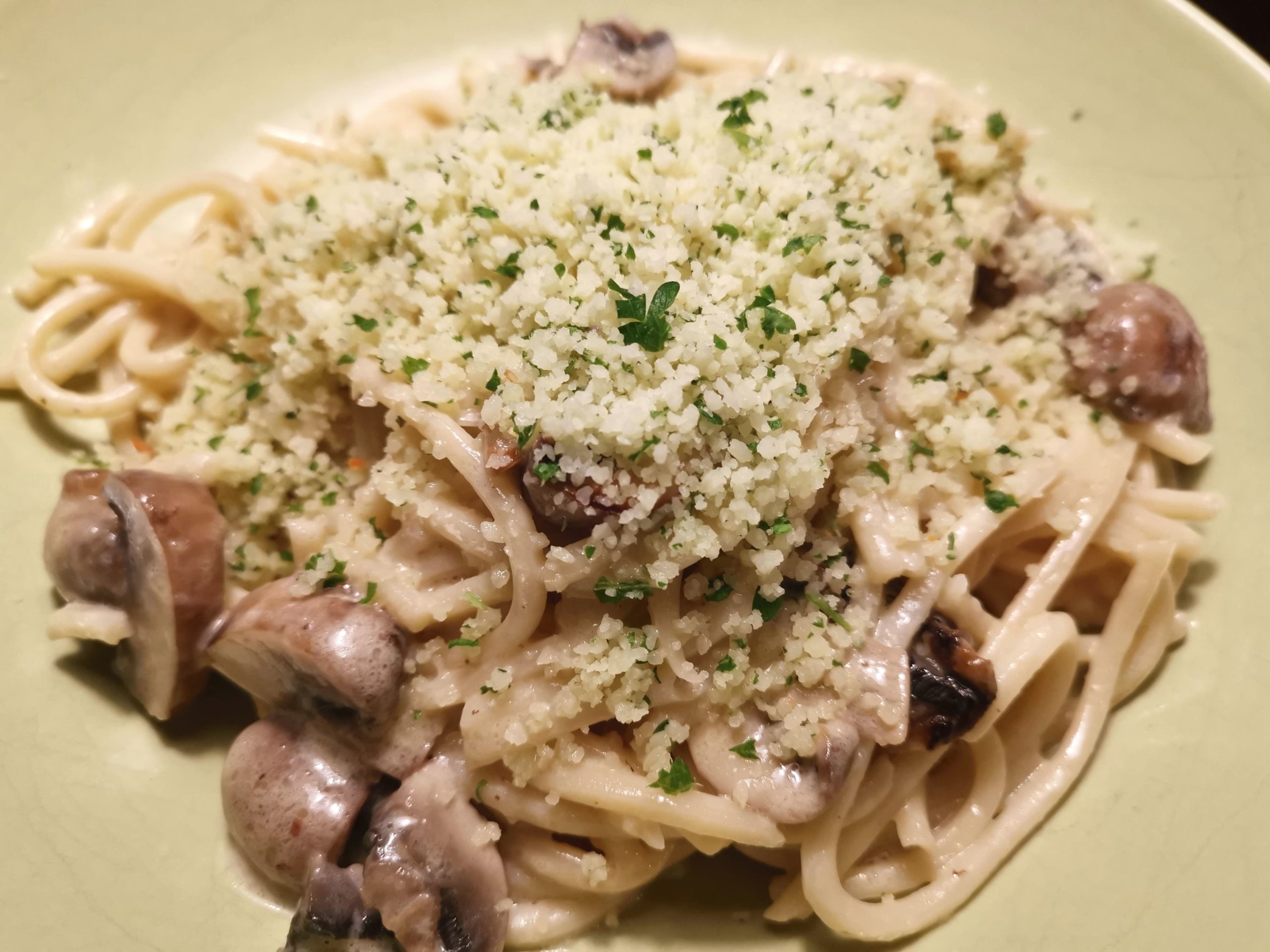 Spagetti-mit-Pilz-Sahnesoße-Rezept-Karla-Gast Spagetti mit Pilz Sahneso0e und Kräuterparmesan