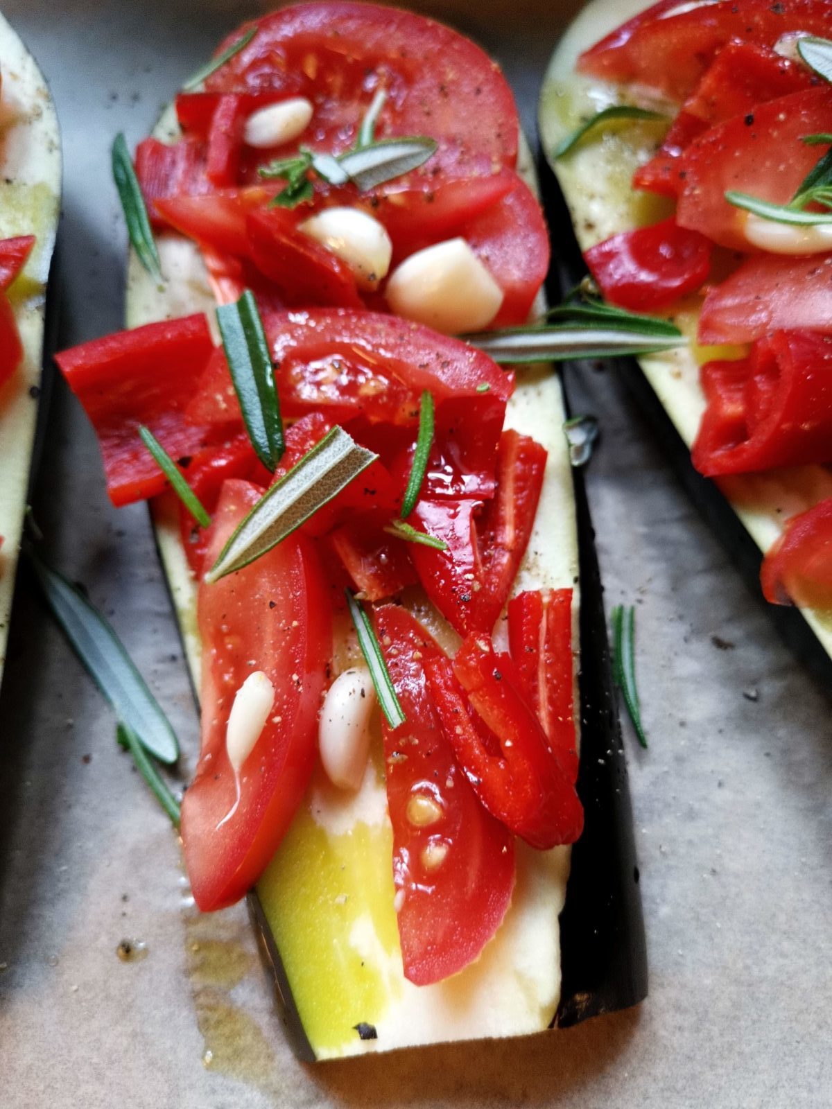 Aubergine-mit-Paprika-Rezept-Karla-Gast Auberginen mit Paprika und Tomaten