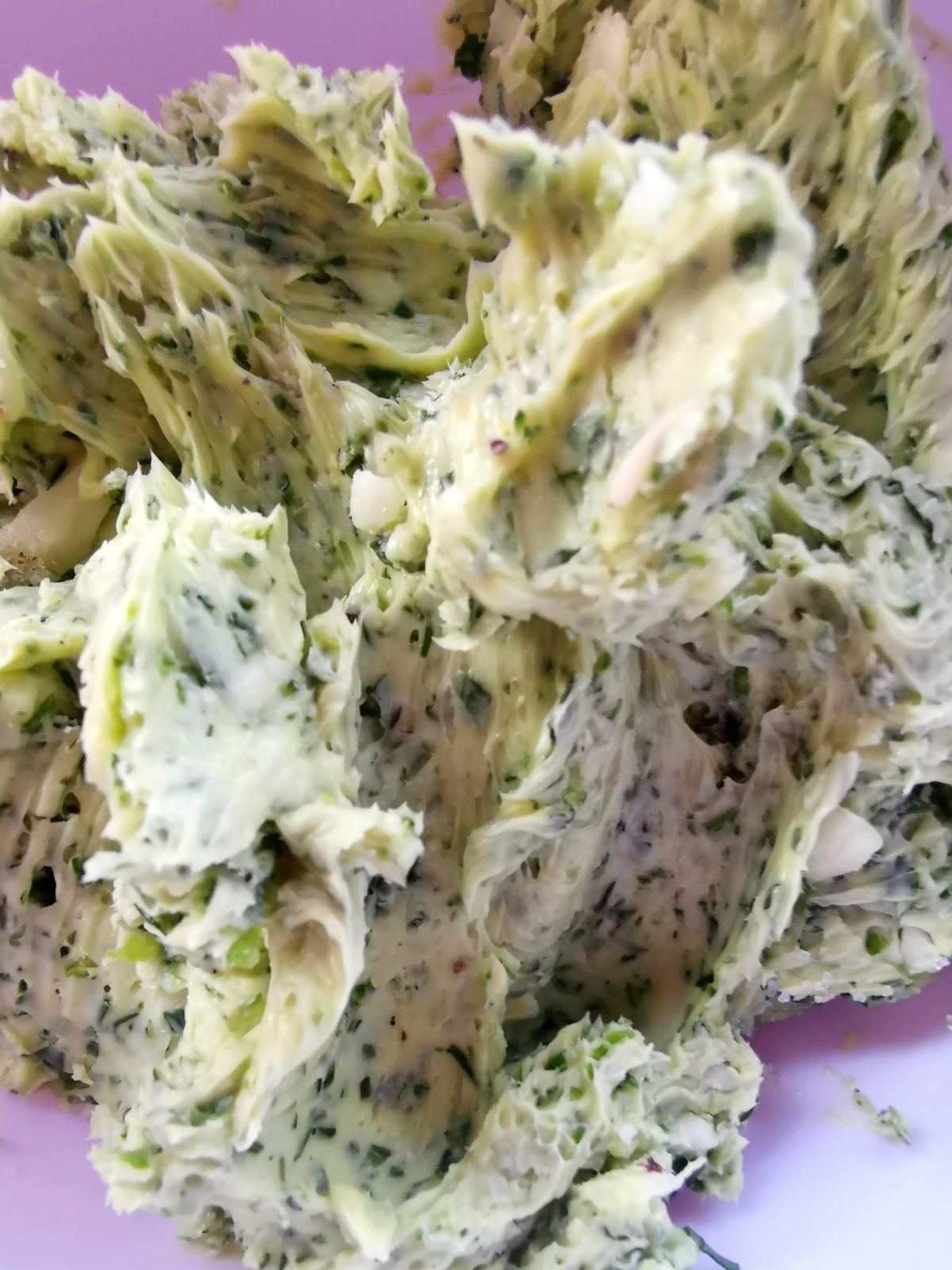 Kräuterbutter mit Knoblauch