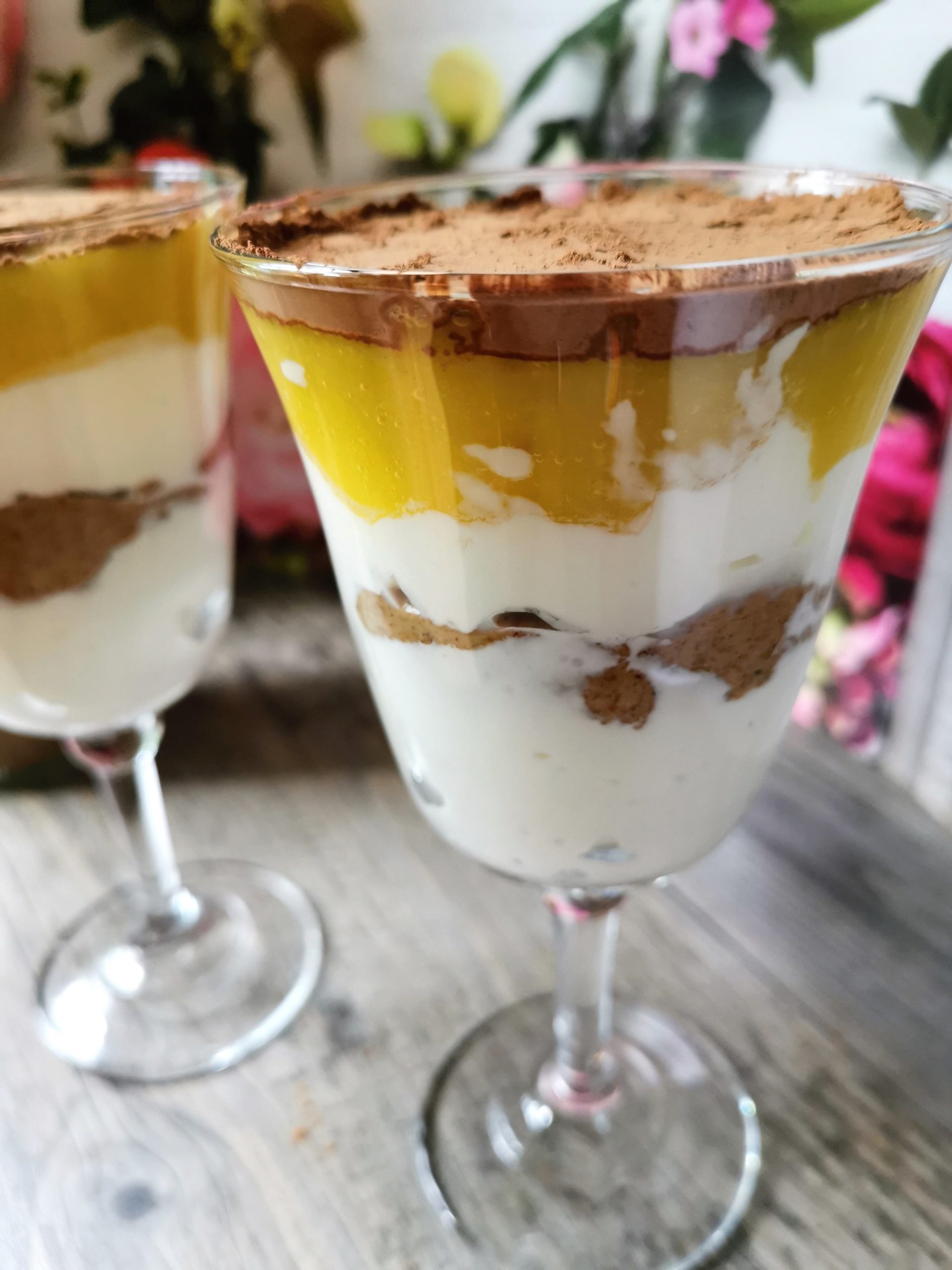 Tiramisu-mit-Mango-und-Rohkakao-Rezept-Karla-Gast Tiramisu mit Mango und Rohkakao