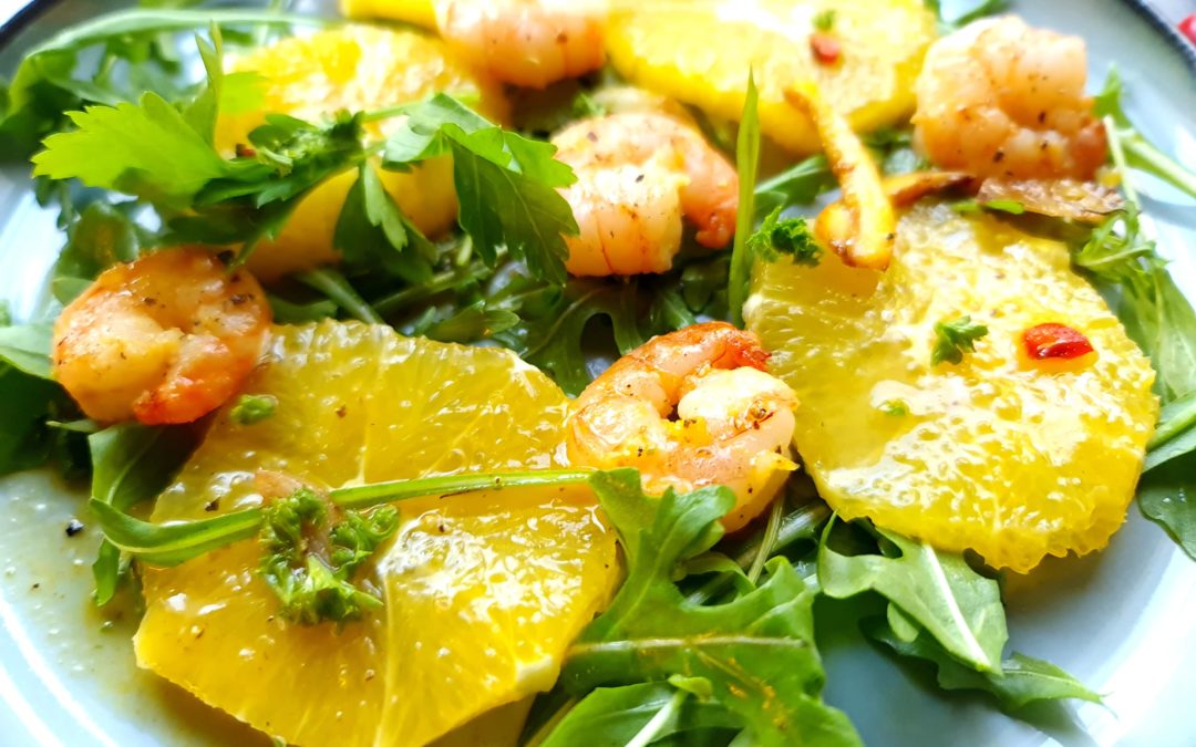 Chili-Garnelen mit Orangen auf Rucola