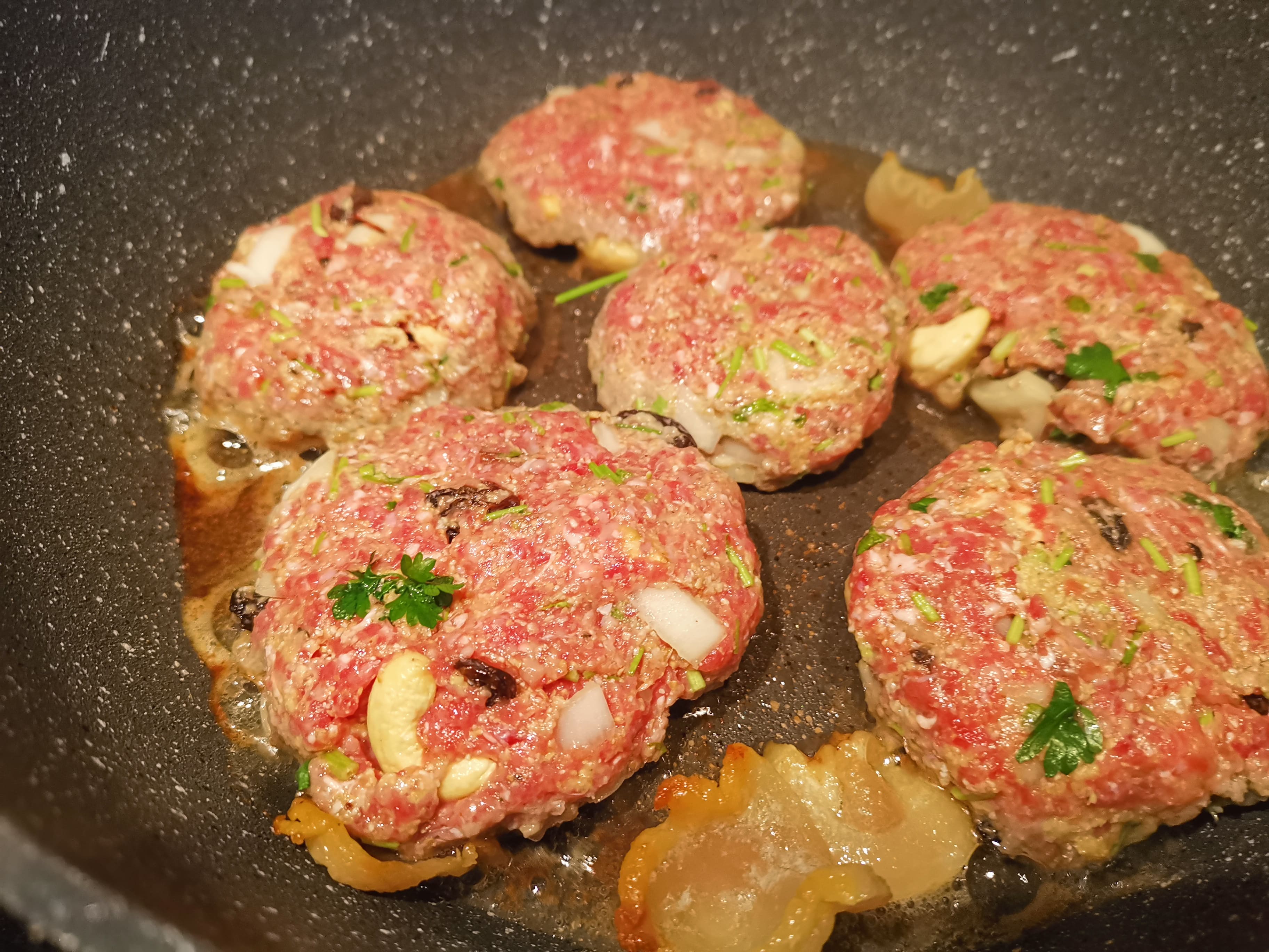 Rindfleisch-Buletten mit Rosinen - Hexen-kochen-praktisch